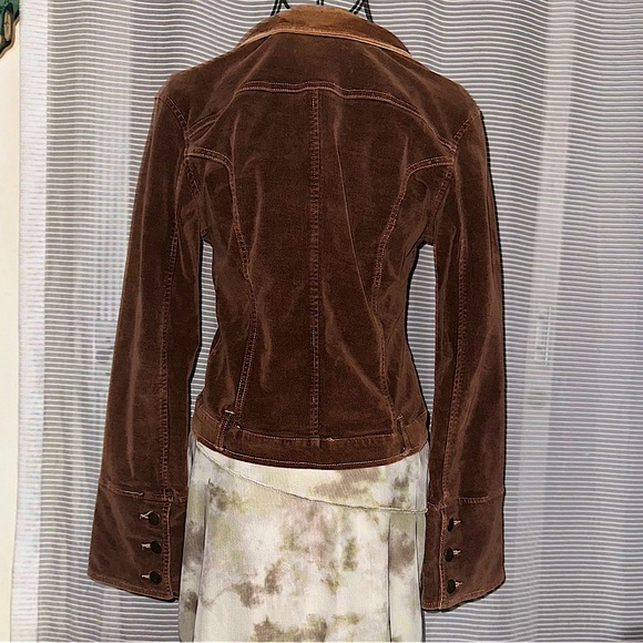 Vintage brown corduroy jean jacket with long bell sleeves. - Picture 3 of 6